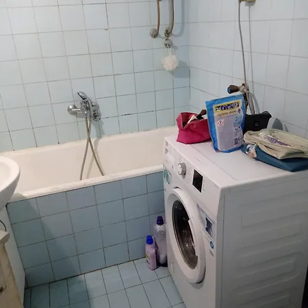 Izdajem Stan Na Dan, Lepa Brena Apartment